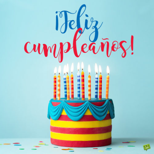 Deseo de cumpleaños sobre una imagen de una tarta. 