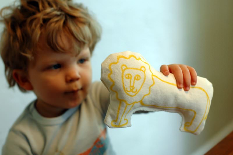 Made-by-Joel-Handmade-Stuffed-Animal-Lion-11 | Birthday Wishes Expert Handmade stuffed animal. Photo courtesy of: Made by Joel